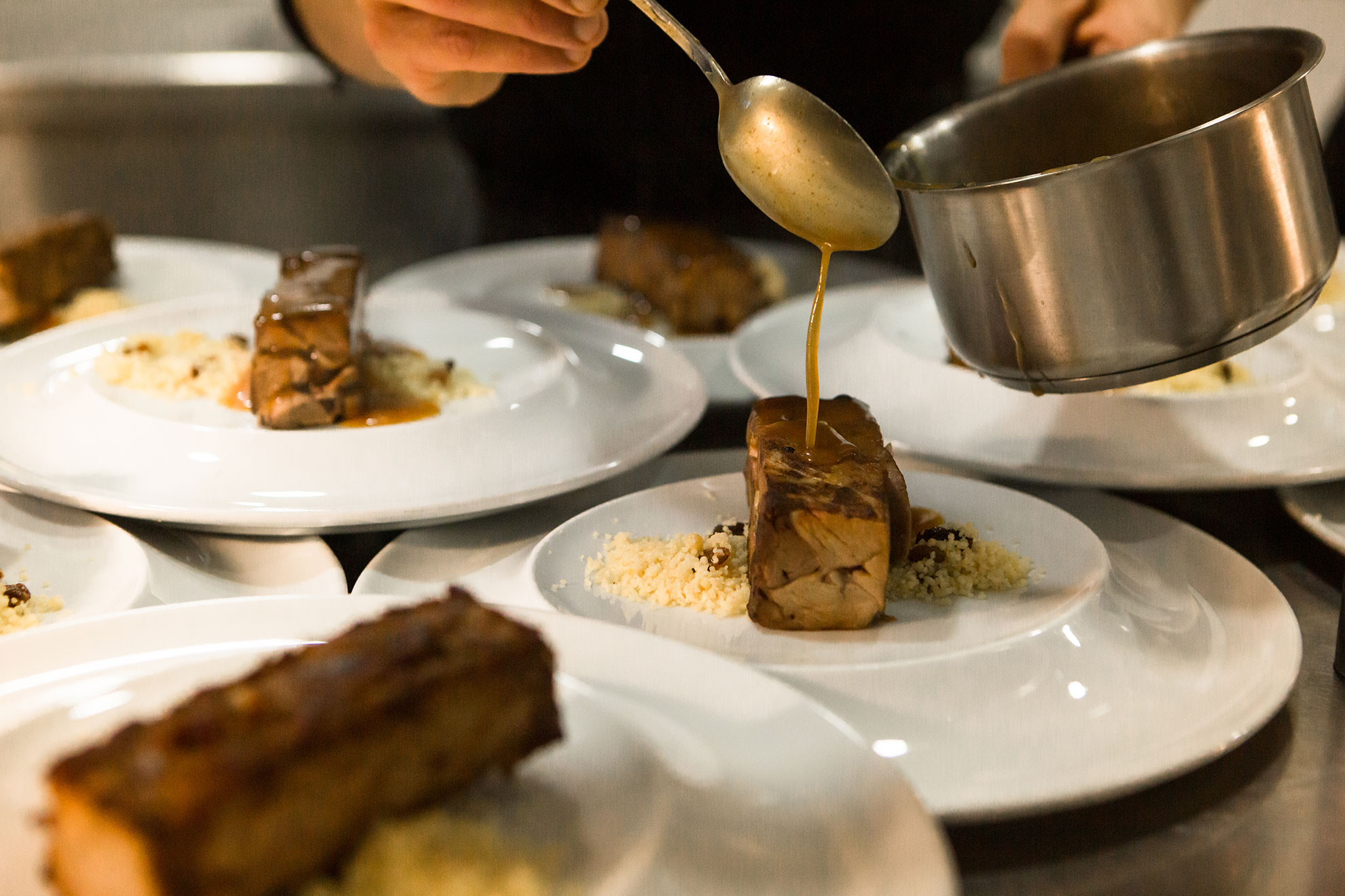 Cocina y preparación de platos para bodas en Barcelona con sabores únicos